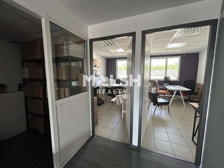 Office in Brignais for lease - Building Photo - Image 3 of 7