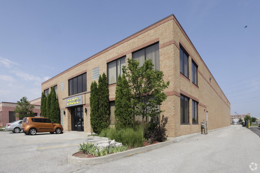 215 Admiral Blvd, Mississauga, ON à vendre - Photo principale - Image 1 de 1