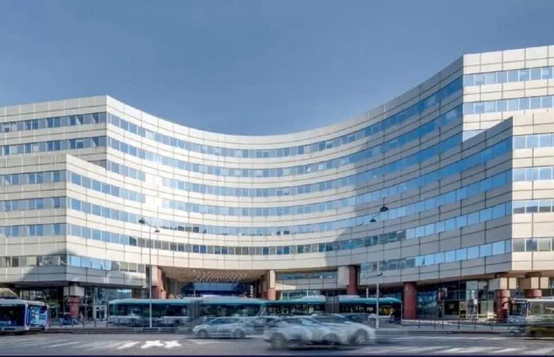 7-11 Place Des Cinq Martyrs Du Lycée Buffon, Paris for lease Building Photo- Image 1 of 16