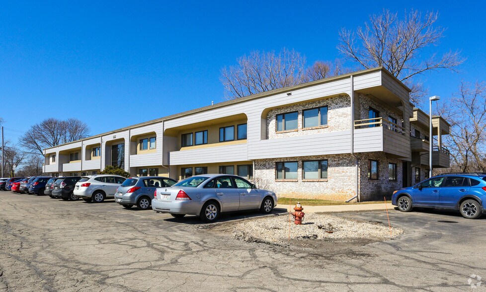 122 E Olin Ave, Madison, WI à louer - Photo principale - Image 1 de 8