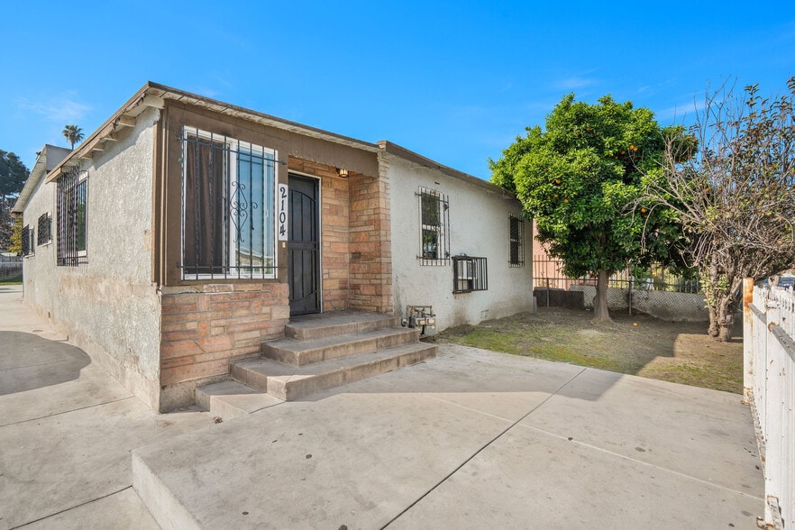 2104 E 113th St, Los Angeles, CA for sale - Building Photo - Image 2 of 25