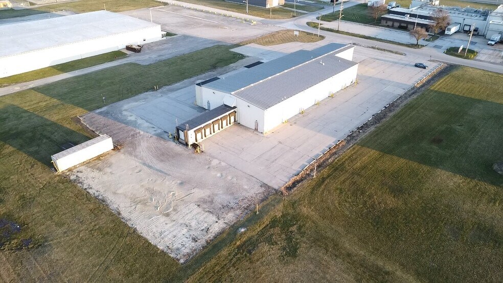 1851 Industrial Dr, Celina, OH à vendre - Photo du bâtiment - Image 2 de 12