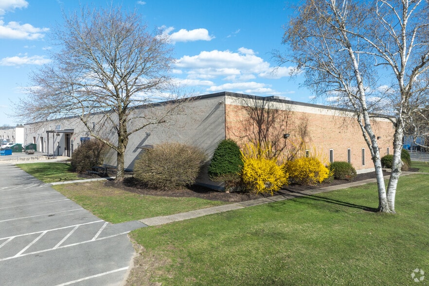 40 Teed Dr, Randolph, MA for lease - Primary Photo - Image 1 of 5