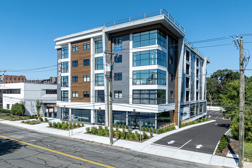 920-924 Farmington Ave, West Hartford, CT à louer - Photo principale - Image 1 de 22