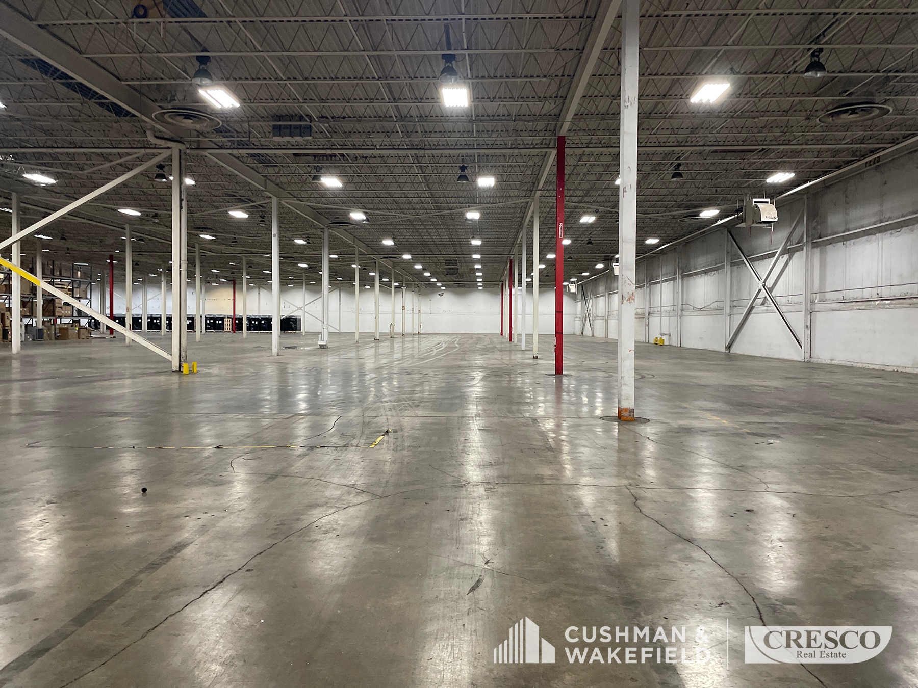 9450 Allen Dr, Valley View, OH for lease Building Photo- Image 1 of 9