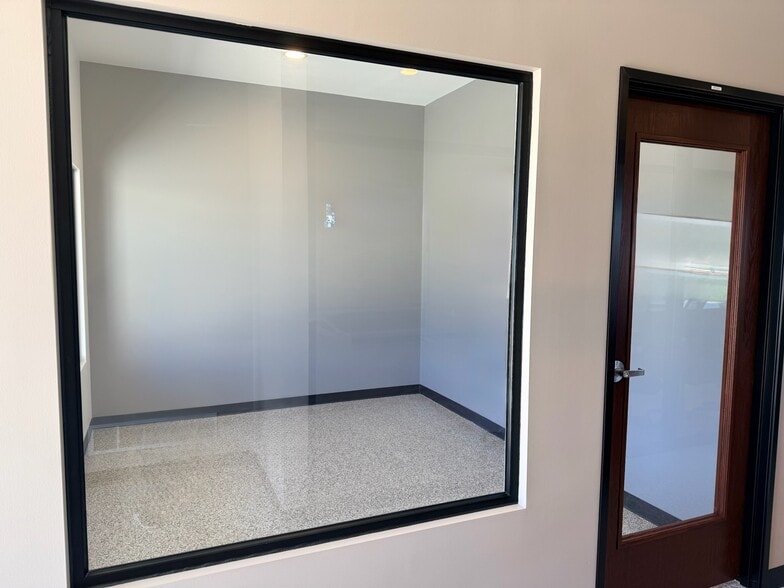 55800 New Haven Rd, New Baltimore, MI for lease - Interior Photo - Image 3 of 9