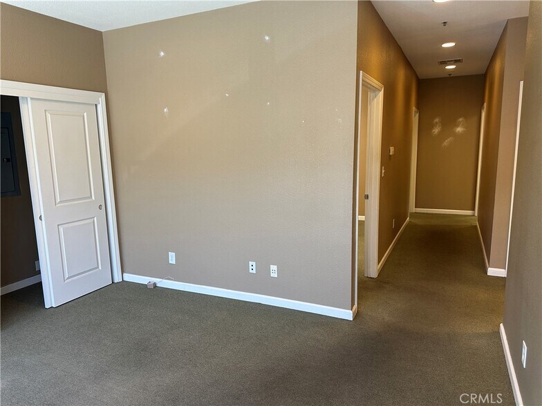 29 Bellarmine Ct, Chico, CA for lease - Interior Photo - Image 3 of 6