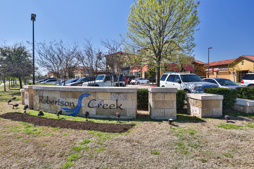 6163 Long Prairie Rd, Flower Mound, TX à louer - Photo du bâtiment - Image 3 de 17