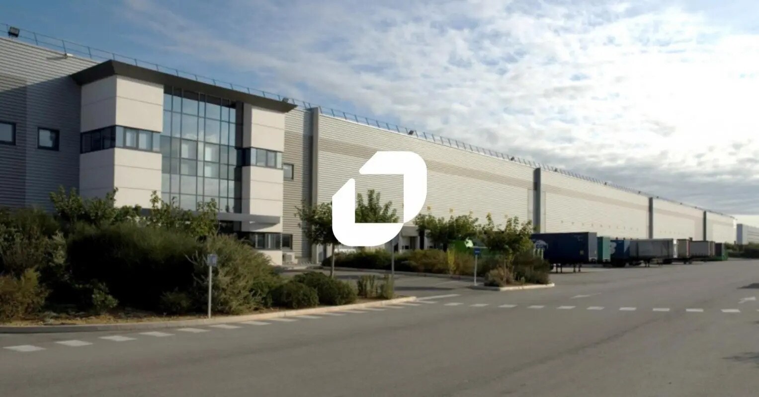 Office in Saint-Martin-de-Crau for lease Building Photo- Image 1 of 3