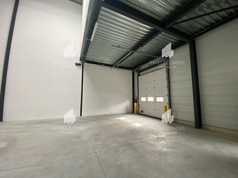 16 Rue Ampère, Pontoise for lease - Interior Photo - Image 2 of 15