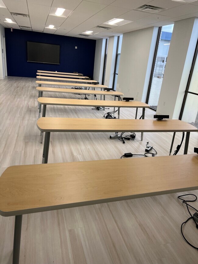 Plus de détails pour 5405 Diplomat Cir, Orlando, FL - Bureau à louer