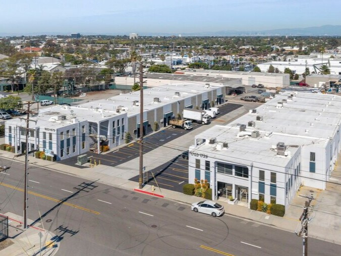 1653-1679 E 28th St, Signal Hill, CA à louer - Photo du bâtiment - Image 3 de 7