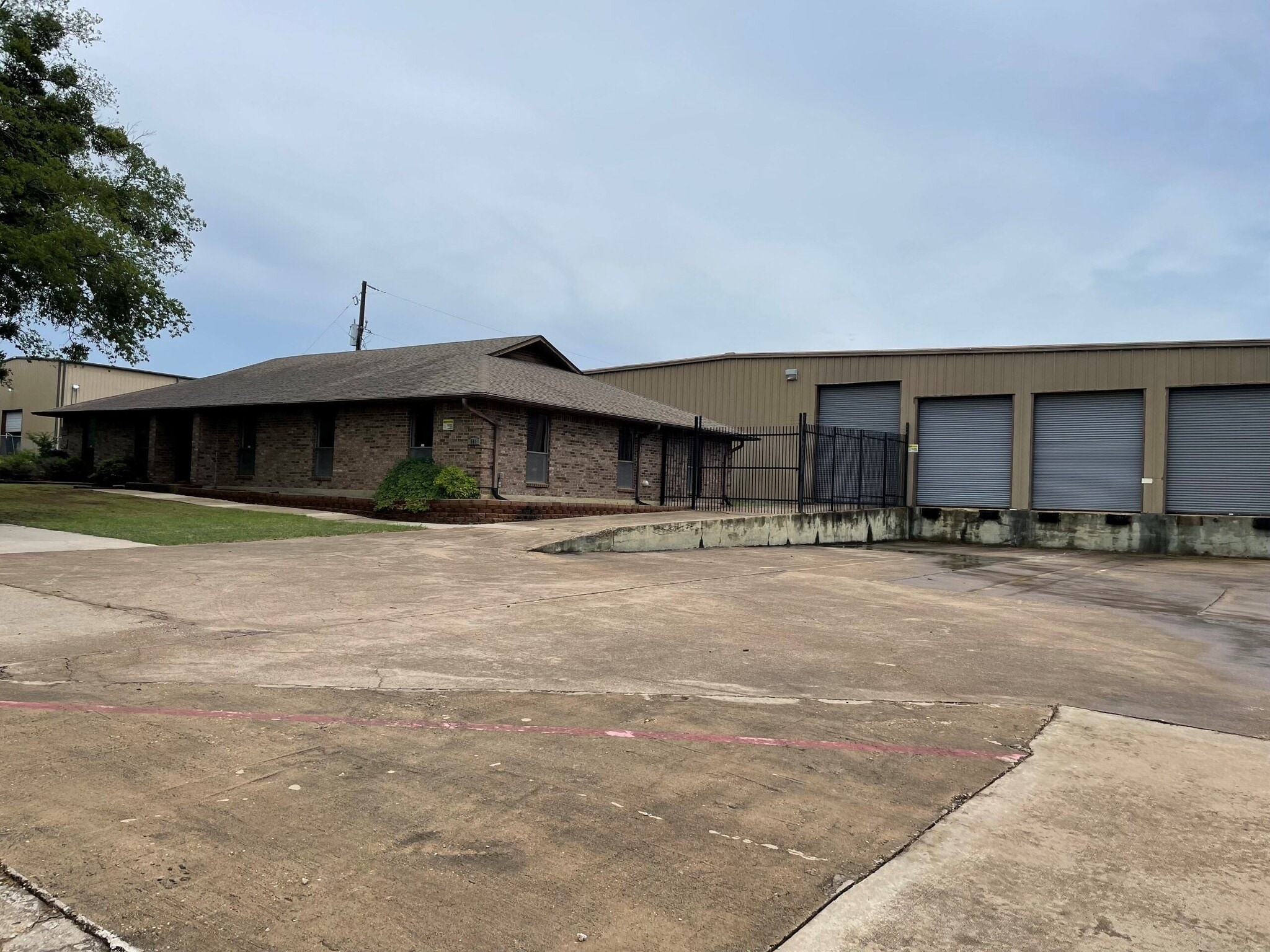 511 S 5th Ave, Mansfield, TX for lease Building Photo- Image 1 of 6