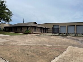 511 S 5th Ave, Mansfield, TX for lease Building Photo- Image 1 of 6