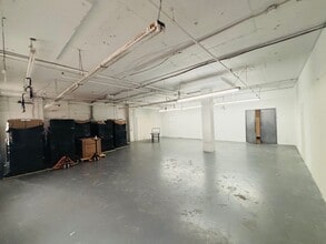 9090 Av Du Parc, Montréal, QC à louer Photo intérieure- Image 2 de 4