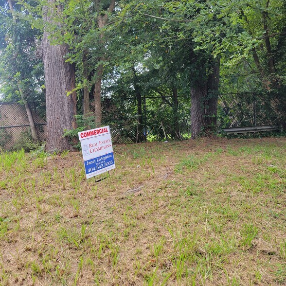 1210 Bolton Rd NW, Atlanta, GA à vendre - Photo du bâtiment - Image 2 de 5