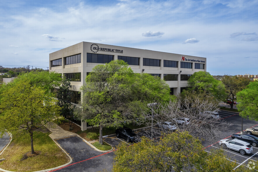 10000 W IH-10, San Antonio, TX à louer - Photo principale - Image 1 de 8