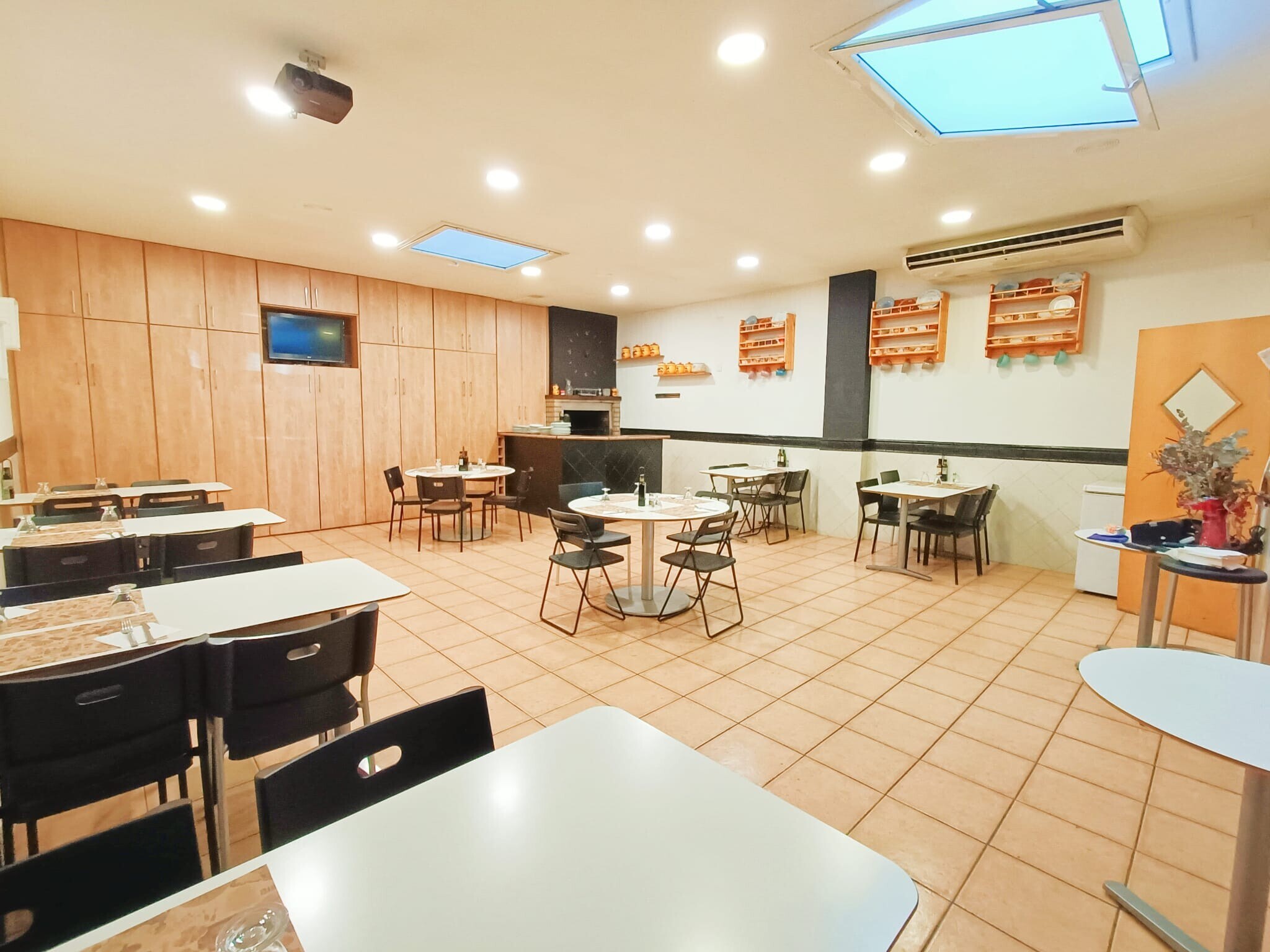 Retail in Sabadell, Barcelona for lease Primary Photo- Image 1 of 3