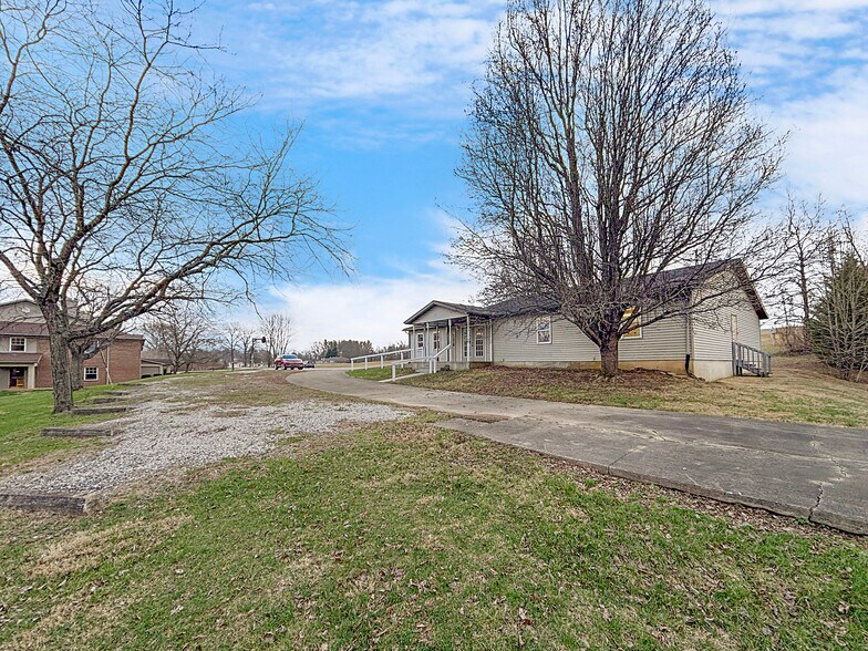 2625 Industrial Dr, Bedford, IN à vendre - Photo du bâtiment - Image 2 de 40