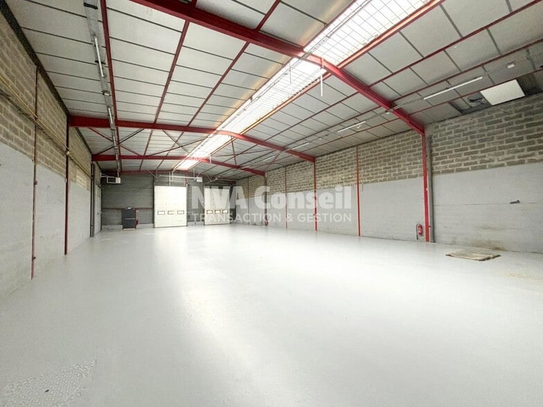 Flex in SAINT-OUEN-L'AUMONE for lease - Building Photo - Image 1 of 8