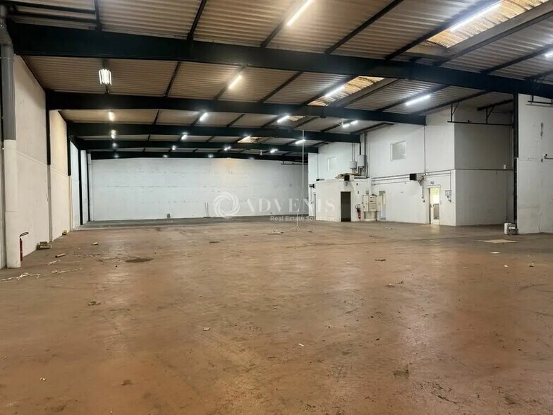 Flex in Villepinte for lease - Interior Photo - Image 2 of 9