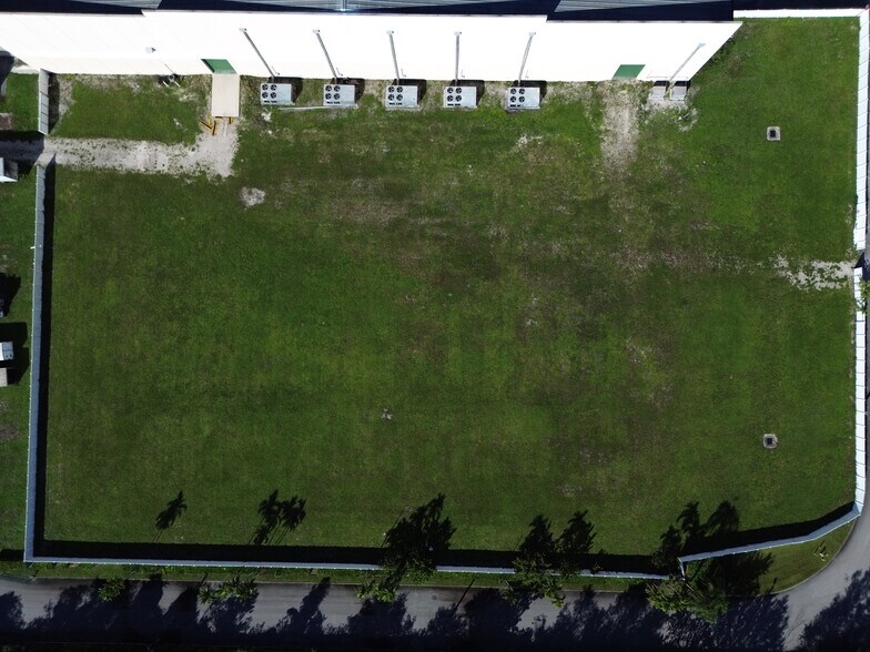 5480 W Hillsboro Blvd, Coconut Creek, FL à louer - Photo du bâtiment - Image 2 de 4