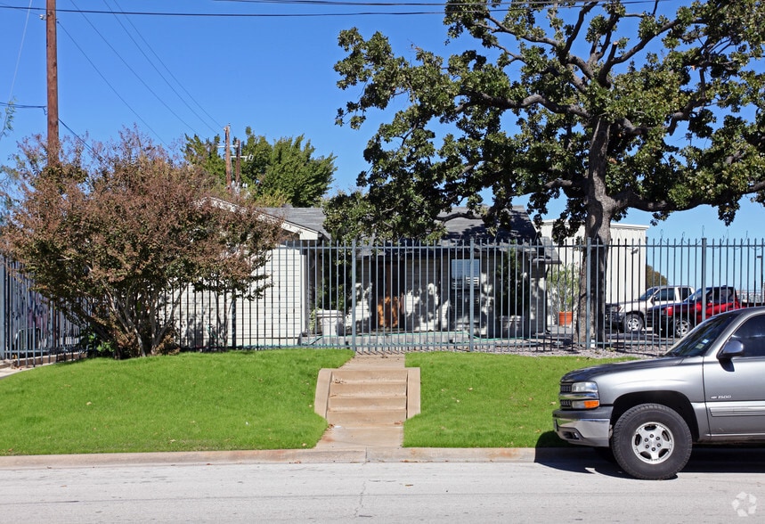 2655 Myrtle Springs Ave, Dallas, TX for sale - Building Photo - Image 2 of 29