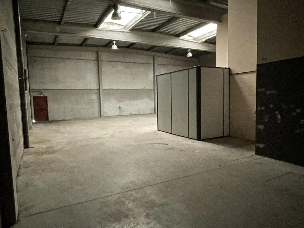 Office in Lesquin for lease Interior Photo- Image 1 of 8