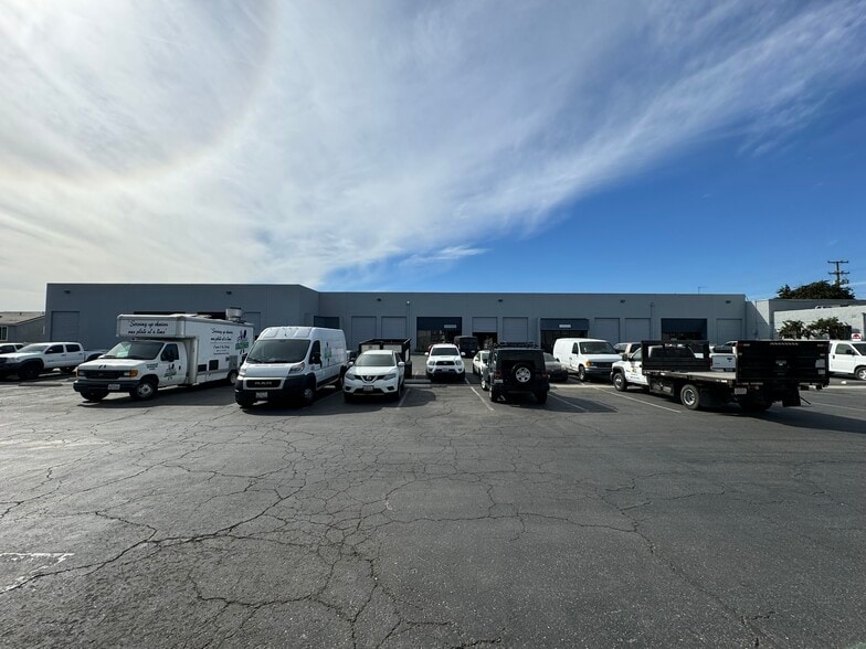 1390 E Burnett St, Signal Hill, CA à louer - Photo du bâtiment - Image 3 de 29