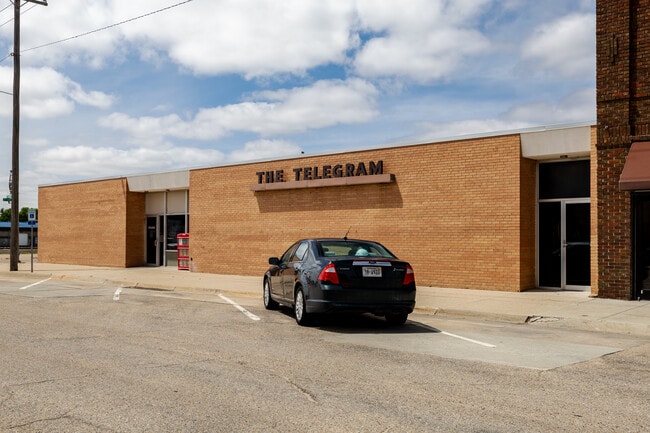 Plus de détails pour 1254 27th Ave, Columbus, NE - Bureau aux enchères