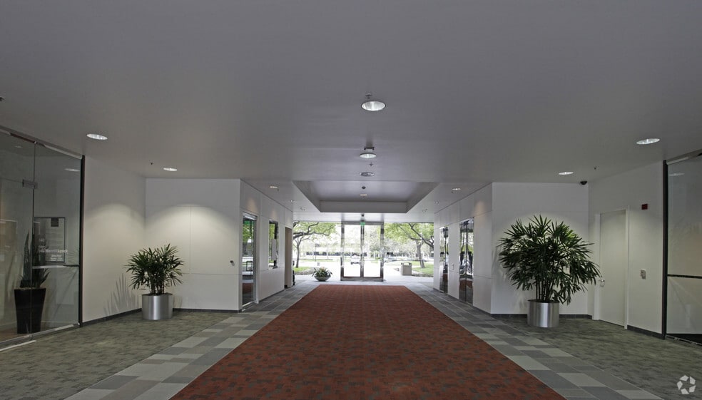 4900 Hopyard Rd, Pleasanton, CA for lease - Lobby - Image 2 of 24
