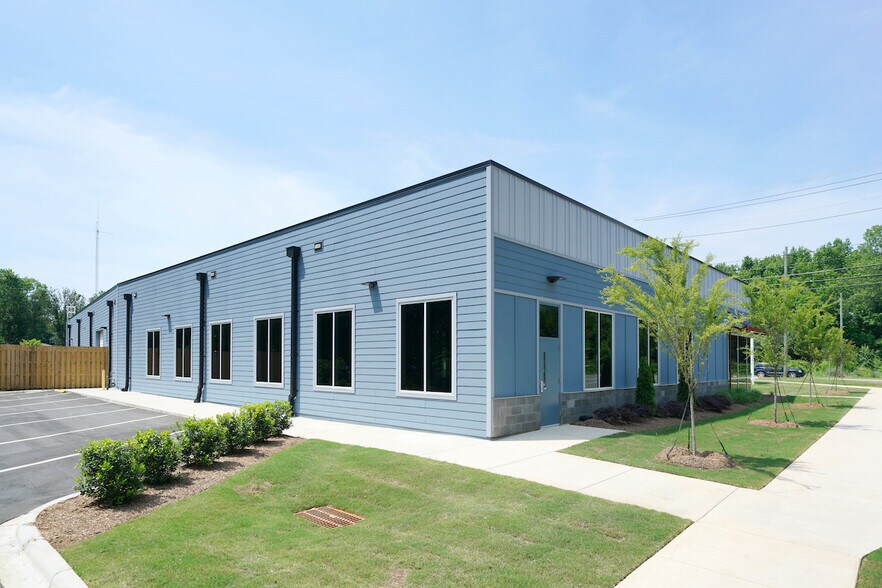 4348 Statesville Rd, Charlotte, NC à louer - Photo du bâtiment - Image 2 de 13