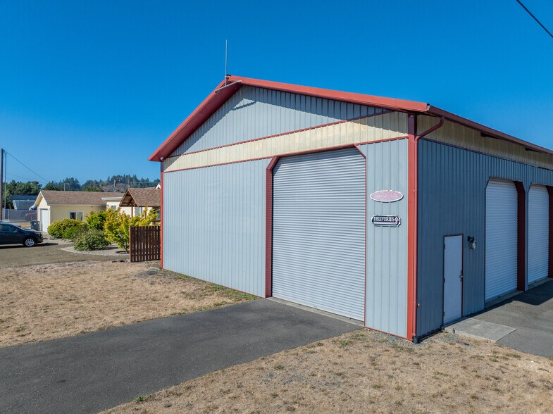 100 N 7th St, Lakeside, OR à vendre - Photo du bâtiment - Image 3 de 36