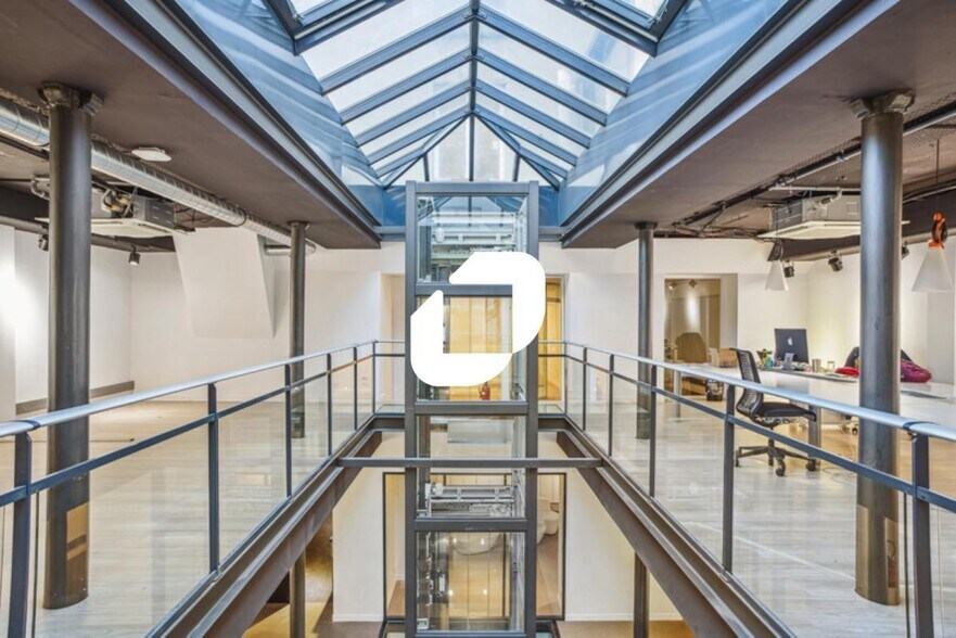 247 Rue Du Faubourg Saint-Martin, Paris for sale - Interior Photo - Image 1 of 14