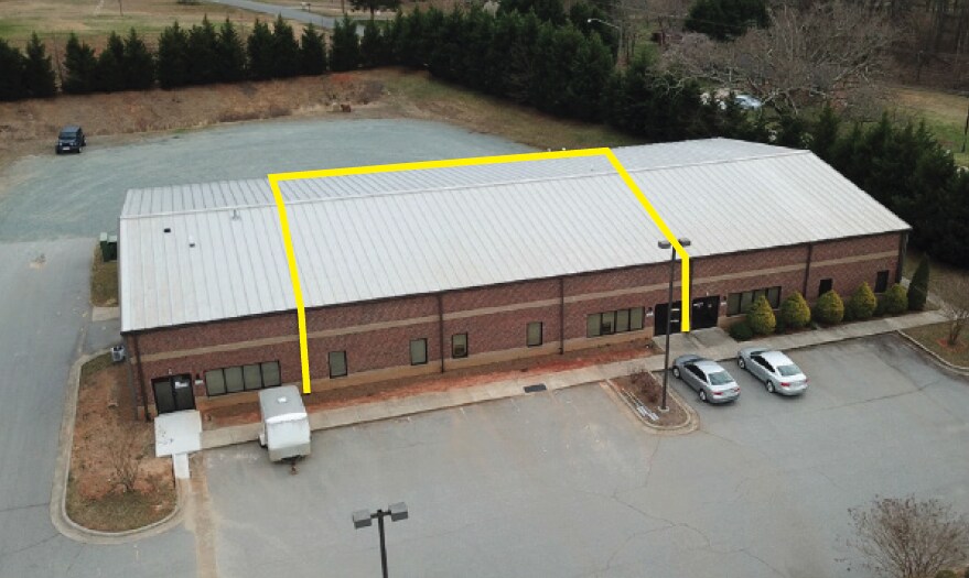 695 Blue Rock Ct, Winston-Salem, NC for lease Building Photo- Image 1 of 3