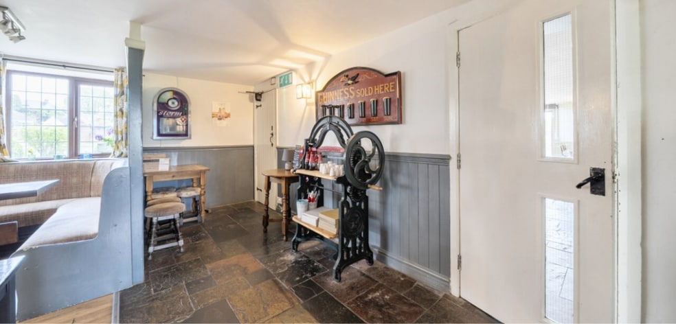 Treflach Rd, Oswestry for sale - Interior Photo - Image 2 of 8