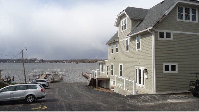 More details for 337-347 Park Ave, Pewaukee, WI - Office for Lease