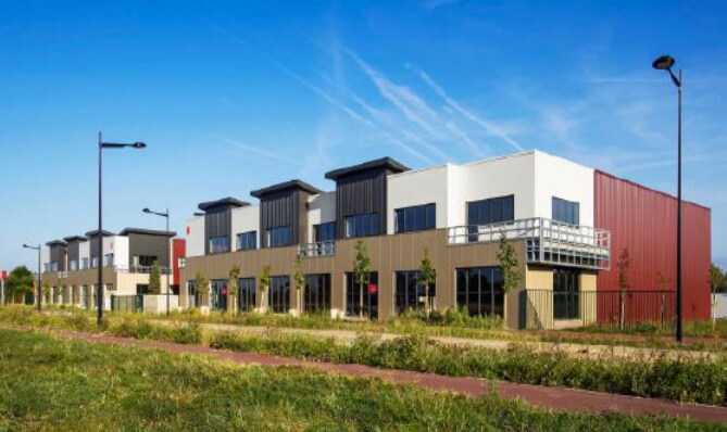 Local d'activités dans Saint-Pierre-du-Perray à vendre Photo du bâtiment- Image 1 de 5