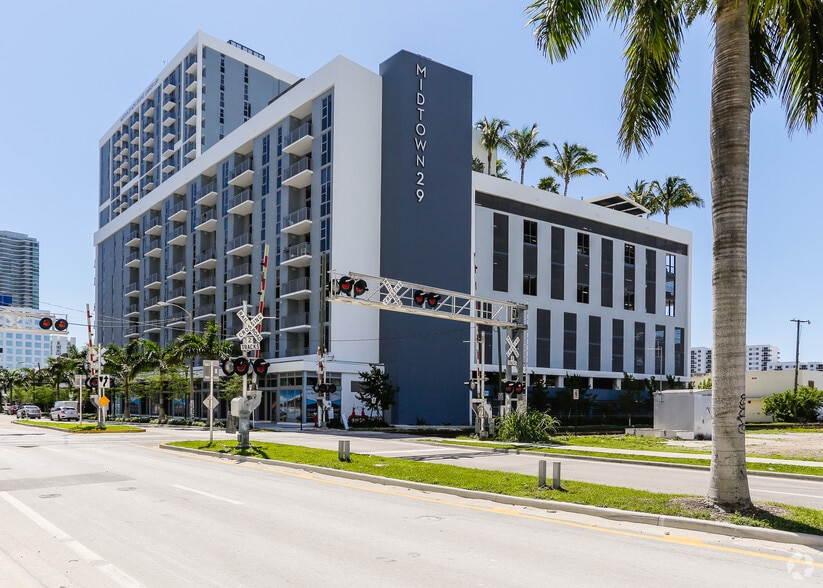 180 NE 29th St, Miami, FL for lease - Building Photo - Image 3 of 111