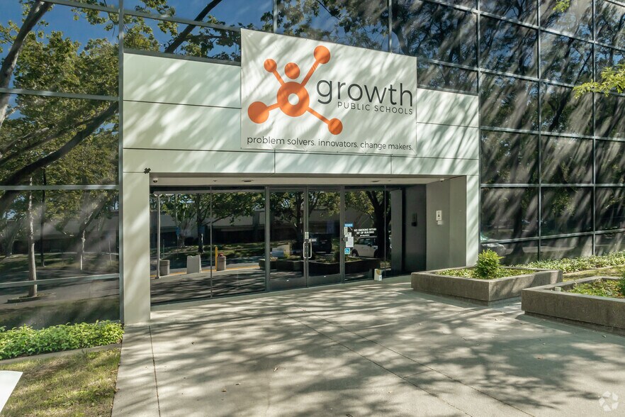 9320 Tech Center Dr, Sacramento, CA à louer - Photo du bâtiment - Image 2 de 4