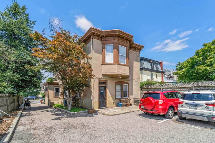 359 Lyceum Ave, Philadelphia, PA à vendre - Photo principale - Image 2 de 8