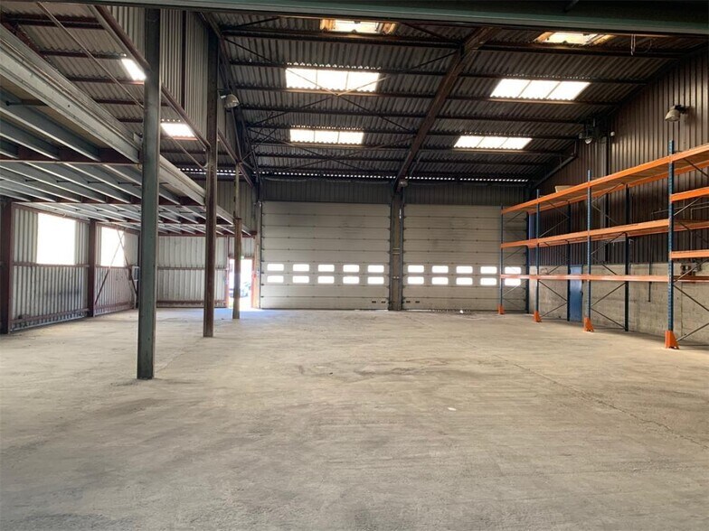 Industrial in Saint-Just for lease - Building Photo - Image 1 of 7