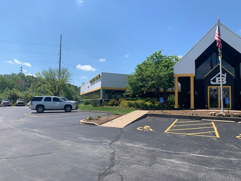 12181 Prichard Farm Rd, Maryland Heights, MO for sale - Building Photo - Image 2 of 13