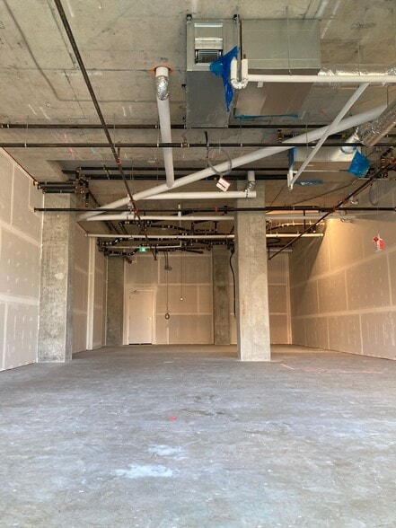 1526 Finlay St, White Rock, BC for sale - Interior Photo - Image 2 of 24