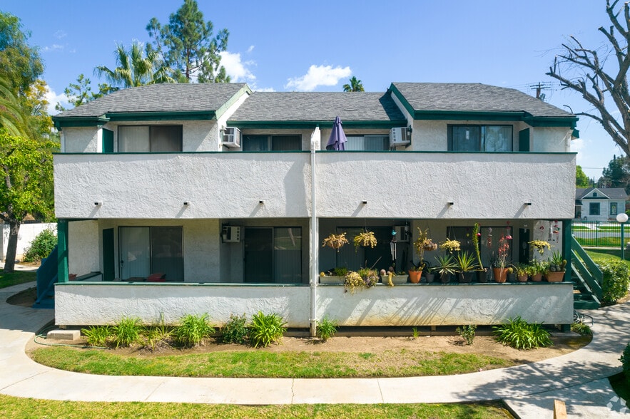 621 Church St, Redlands, CA à vendre - Photo du bâtiment - Image 2 de 5