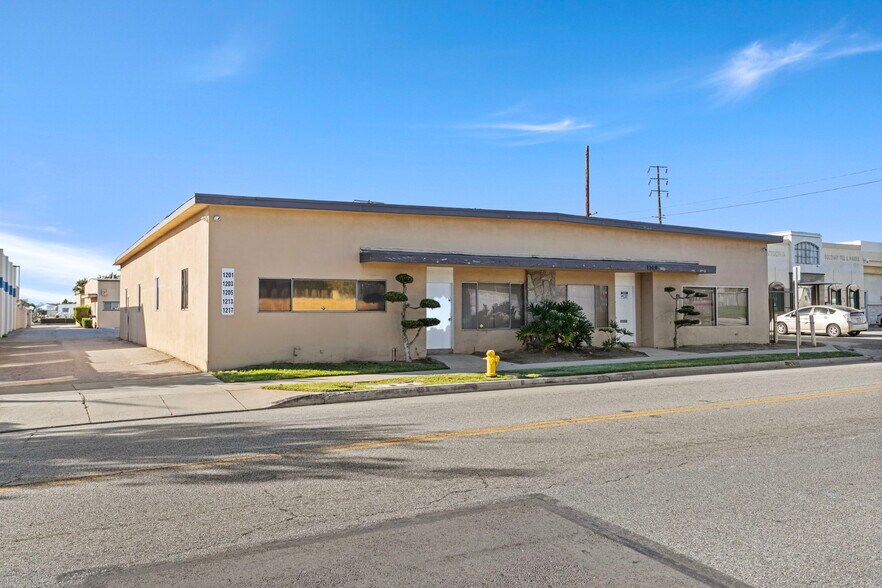 1149-1205 Azusa Canyon Rd, West Covina, CA à vendre - Photo du bâtiment - Image 2 de 26