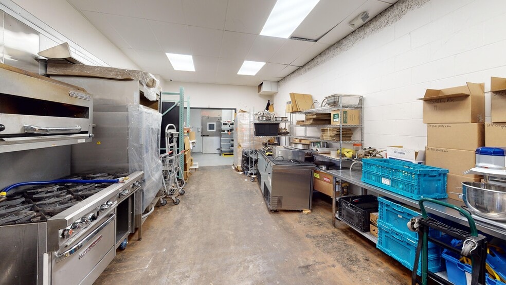 911 E McMillan St, Cincinnati, OH for lease - Interior Photo - Image 3 of 12