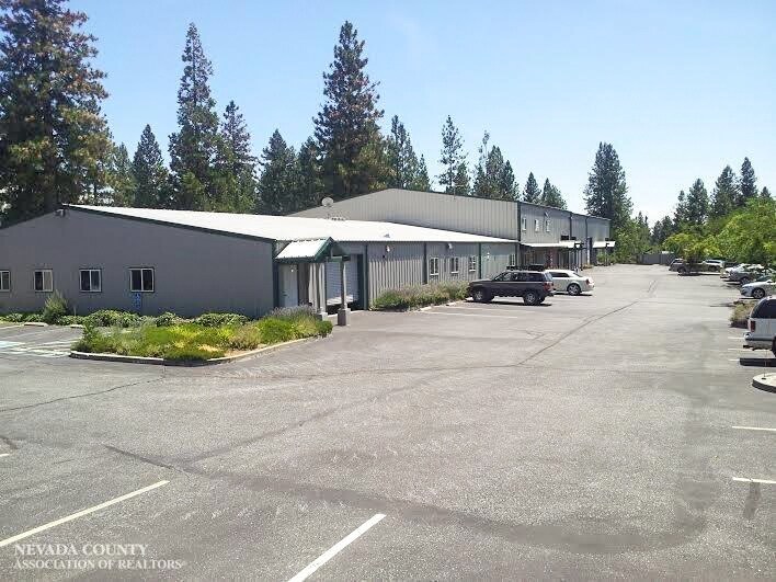 13185-13199 Nevada City Ave, Grass Valley, CA à vendre - Photo du bâtiment - Image 2 de 3