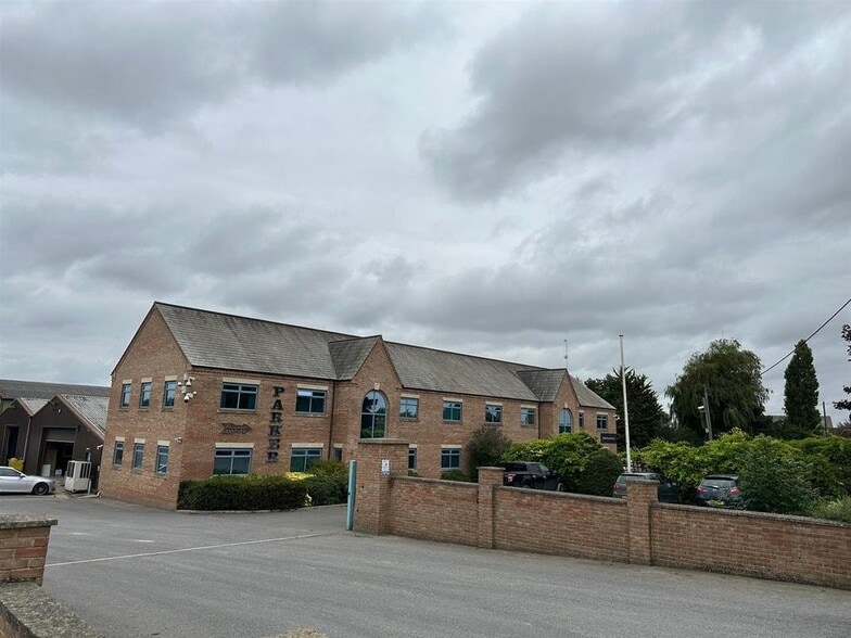 Tate Business Park portfolio of 3 properties for sale on LoopNet.ca - Building Photo - Image 2 of 20