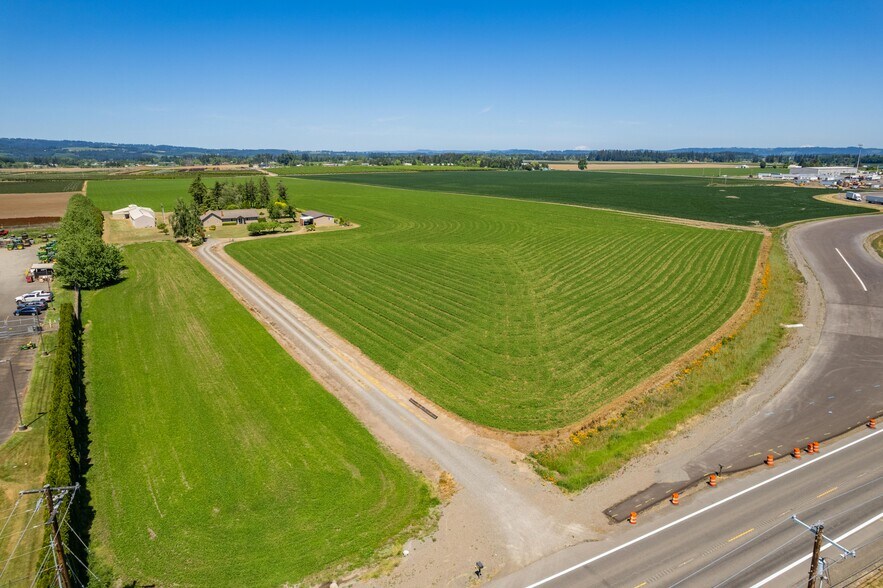 12033 Ehlen Rd NE, Aurora, OR à vendre - Photo du bâtiment - Image 1 de 4